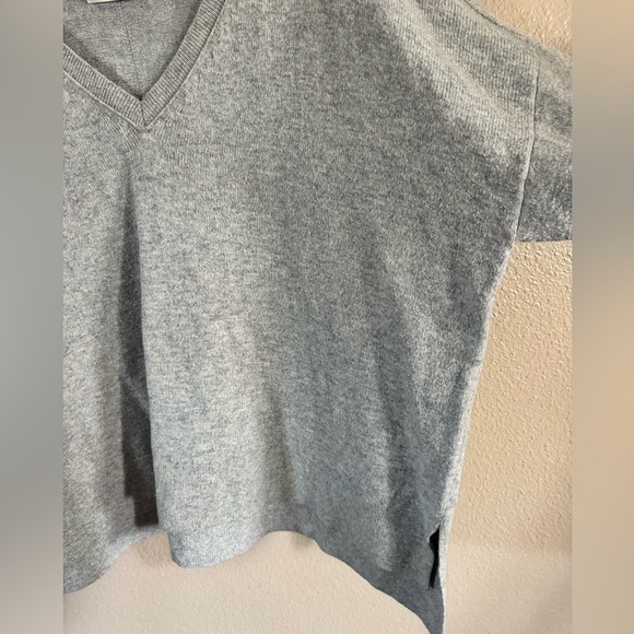 Lucky Brand Women's Gray V-Neck Sweater - Picture 6 of 8